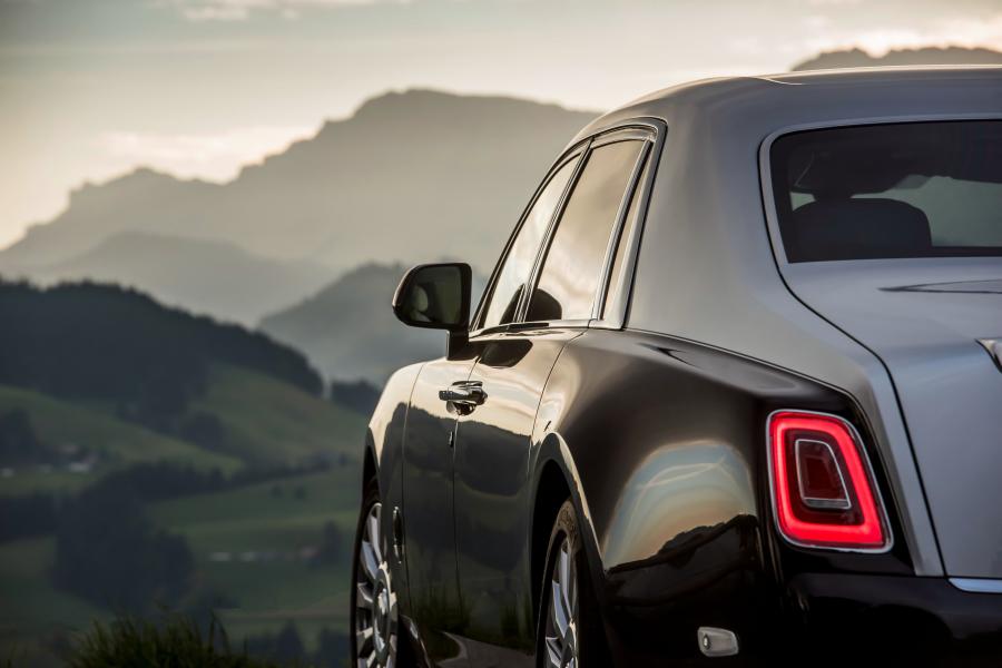 Детали экстерьера Rolls-Royce Phantom EWB 2017 года  (UK) (фото 9 из 40)